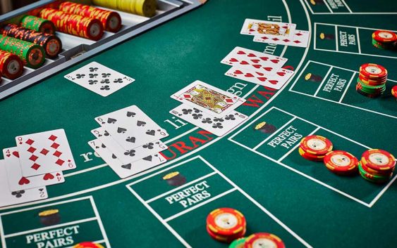 How to play blackjack at a casino